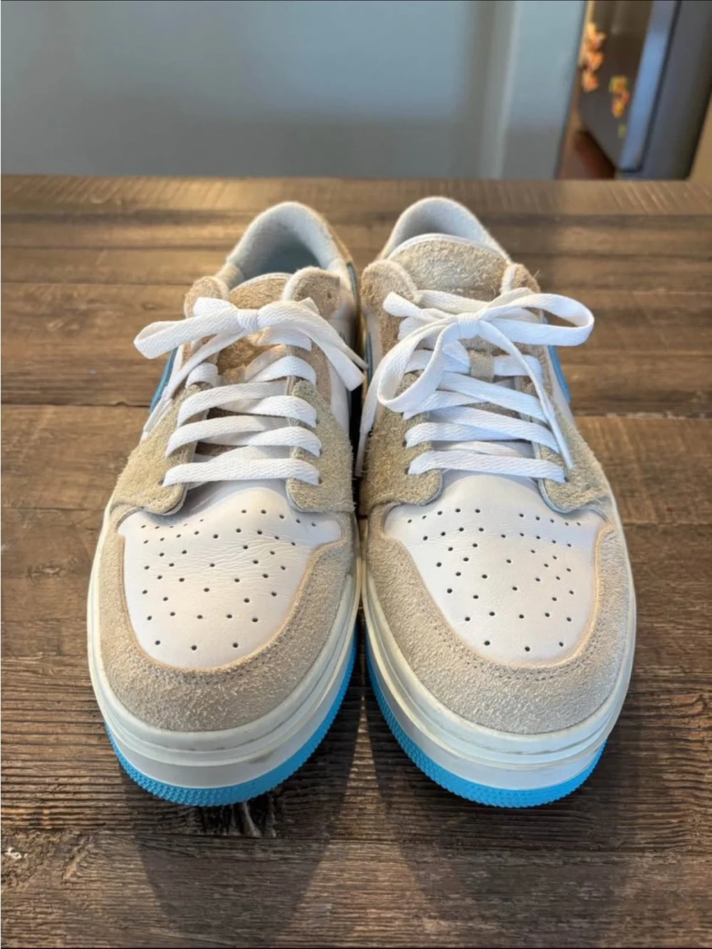 Nike-Jordan Low-Top Sneakers